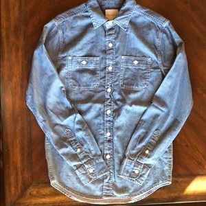 Men’s American Eagle chambray button down shirt